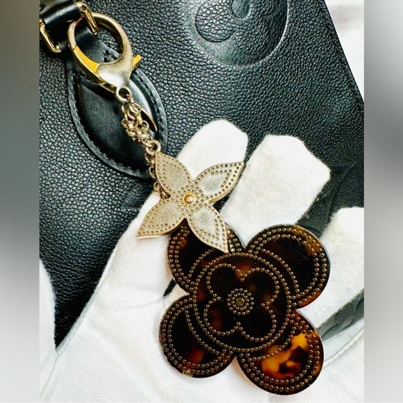 Louis Vuitton Stipply Flower Gold Brass & Tortoise Acetate Bag Charm, EUC - Picture 2 of 16